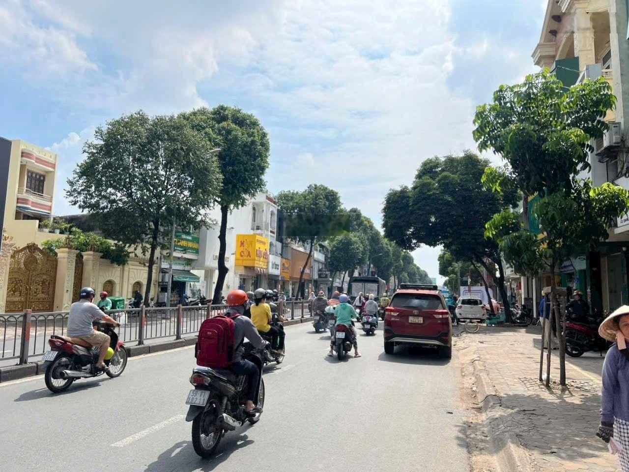 Cho Thuê Nhà MT Quang Trung, DT: 20m x 60m, Gò Vấp