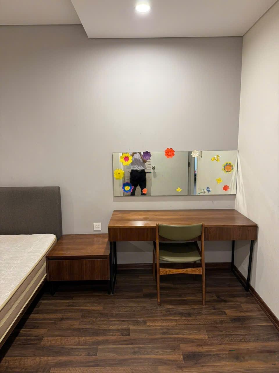 Trống nhà giữa tháng 3 gia đình cần cho thuê căn hộ 4PN diện tích 154m2 tại Mulberry Lane có lốt xe