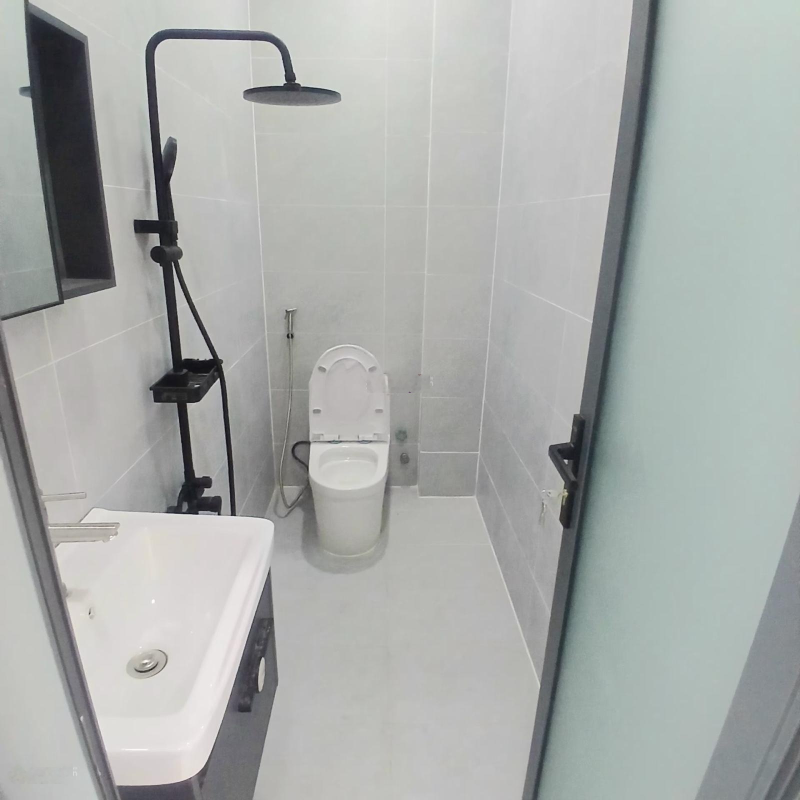 8 tỷ 380 thương lượng, nhà 3 tầng mới, đường 6 mét thông, diện tích : 4 x 19,58