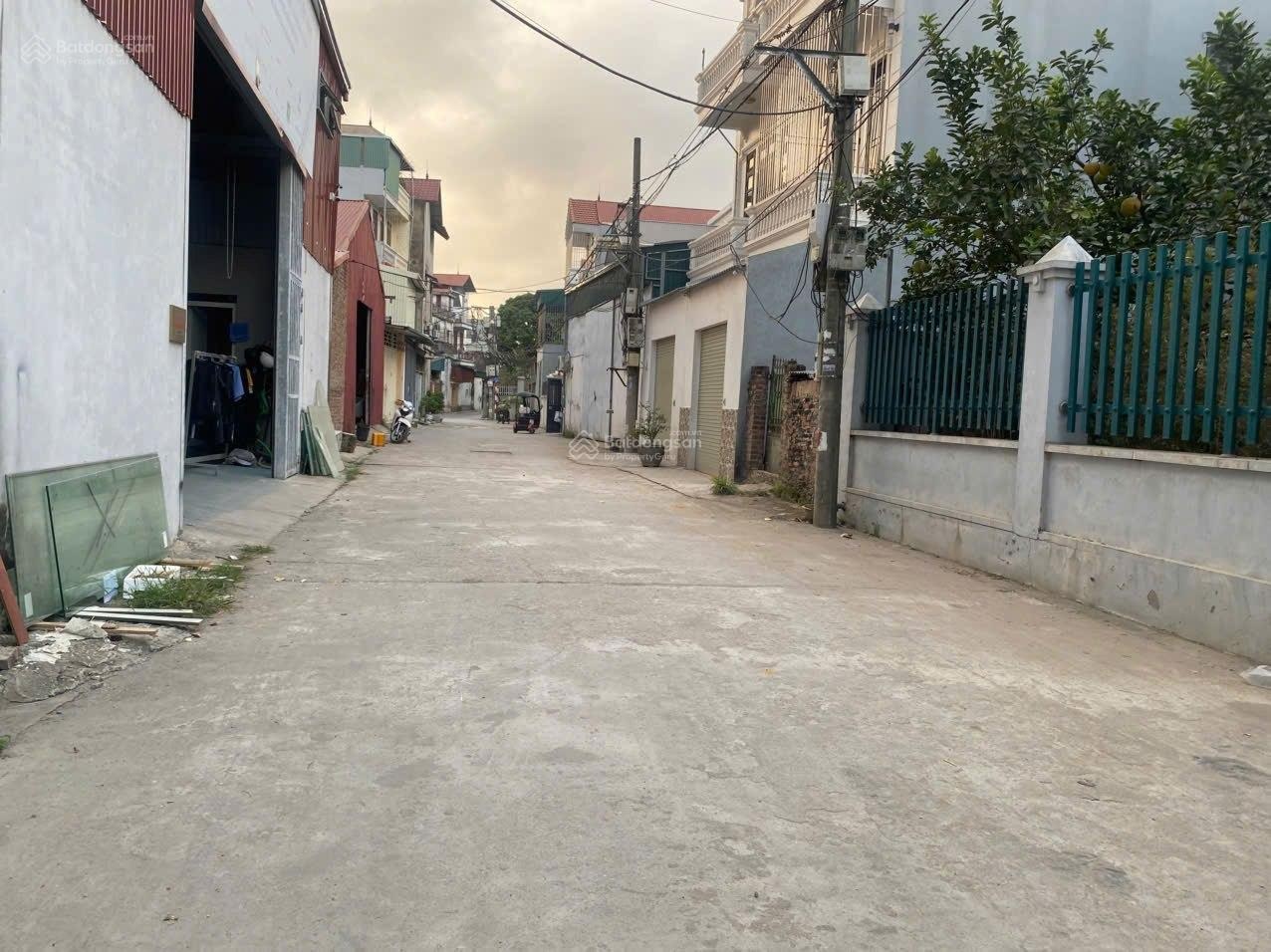 Cho thuê kho, xưởng đường Hạ Traị, dt 758m, mt 6m, rb, giá 48tr