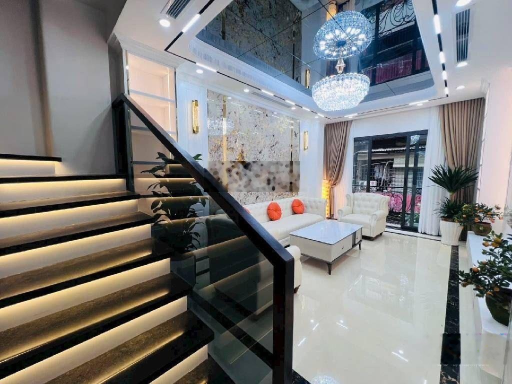 Bán BT 60m2, 5PN, 7WC tại Hoàng Quốc Việt, Nghĩa Đô, Cầu Giấy, giá 26,8 tỷ