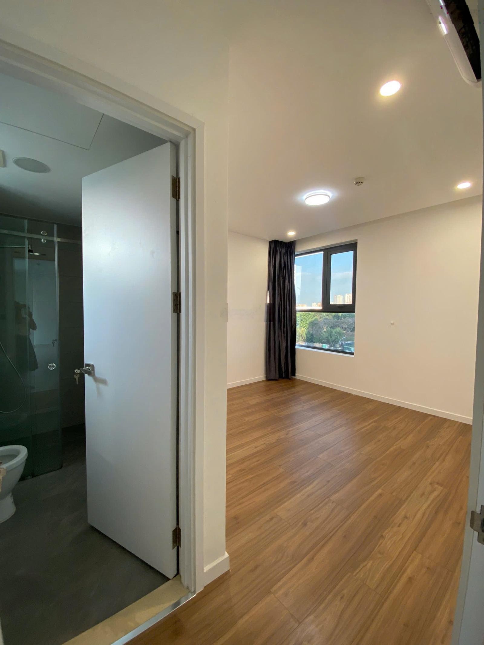 Cho thuê căn hộ Dlusso 2pn2wc căn góc view sông dt lớn 75m2 nhà ntcb giá 13tr