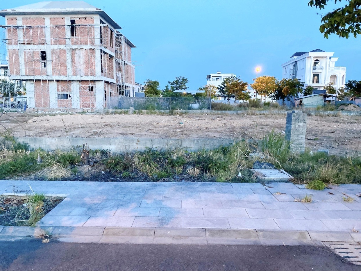 View sông view kênh giỏ hàng đa dạng đất biệt thự Euro Village 2
