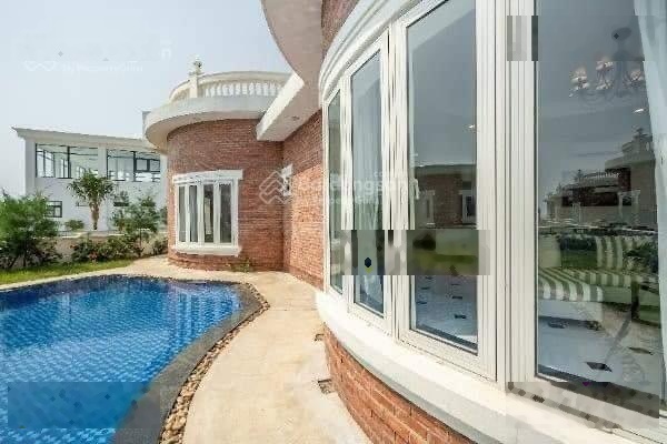 Một căn Villa 3 phòng ngủ, full nội thất xịn xò. 632m2, đã có sổ cá nhân, giá 14.5 tỷ. LH mua ngay