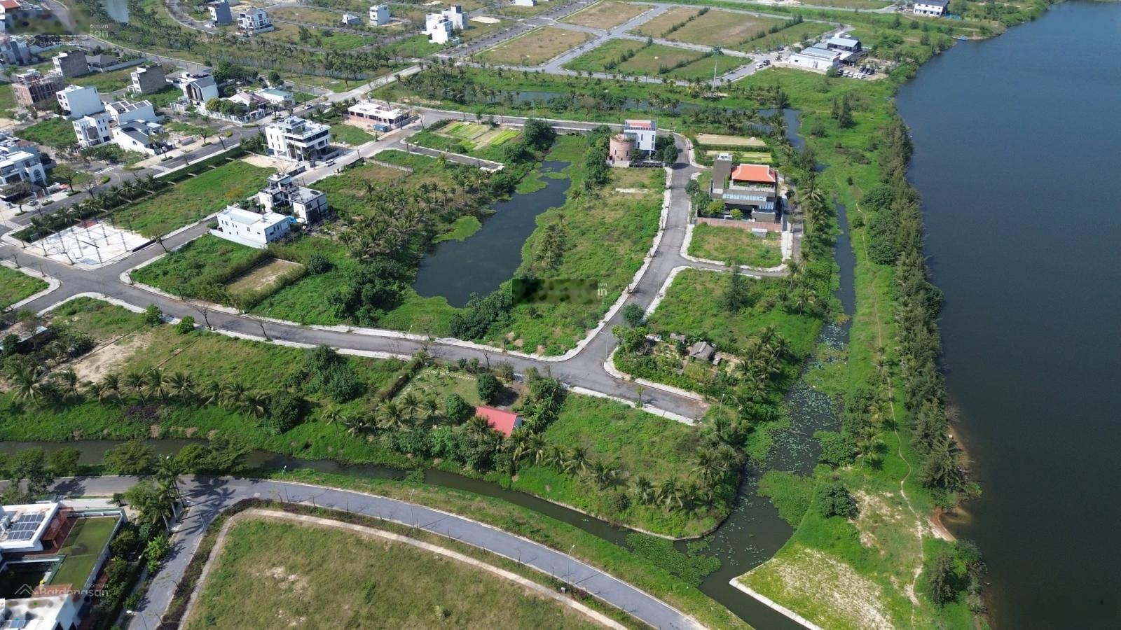 Bán nhanh lô đất tiềm năng view kênh đối diện tòa chung cư FPT 4, giá cực tốt chỉ 6,7 tỷ