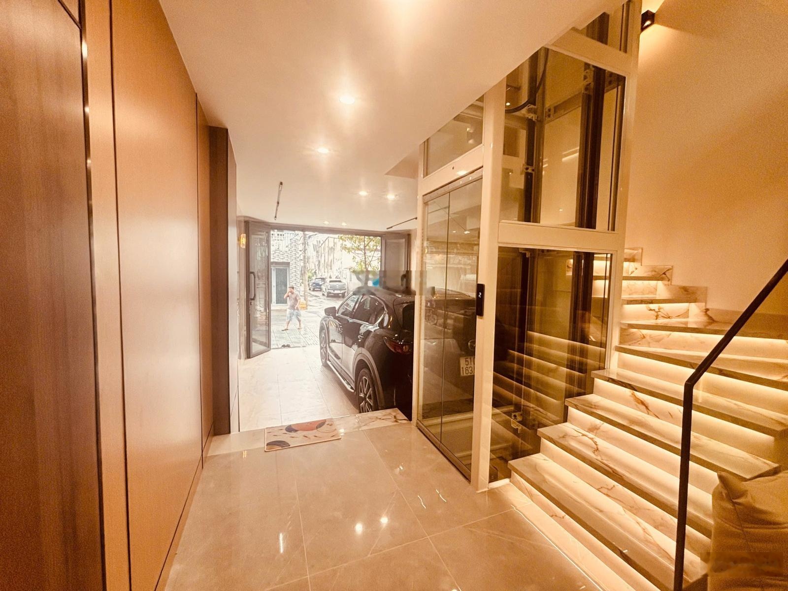 Nhà có Thang Máy 450kg, Mặt Tiền Đường Thạnh Lộc 31.