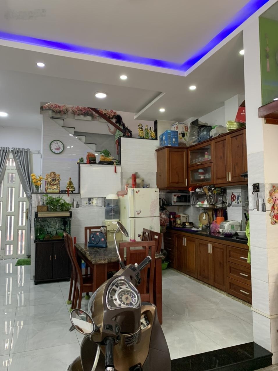 Cách 30m ra Mặt Tiền 3/2! Nhà 3 tấm hẻm 5m 3/2. DT: (4,2x10)m Giá: 6,3 tỷ(TL)