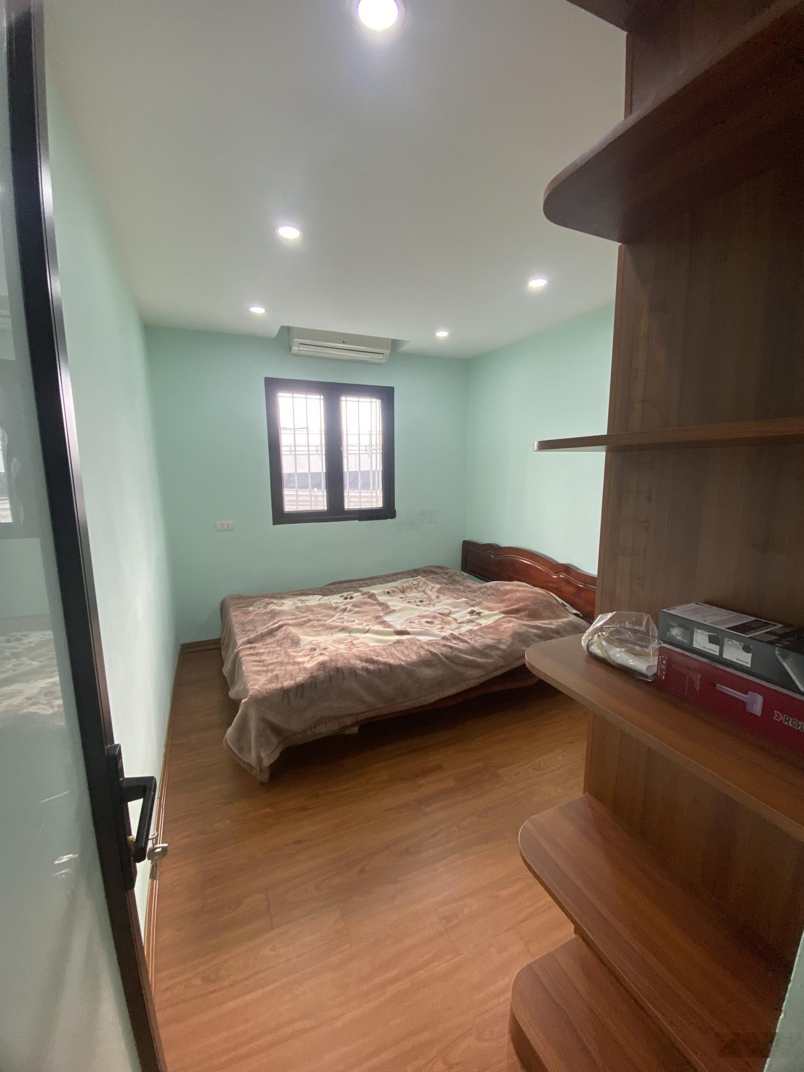 80m2: 5.1 tỷ - trung tâm Hai Bà Trưng - ô tô đỗ cửa - trường đại học xung quanh