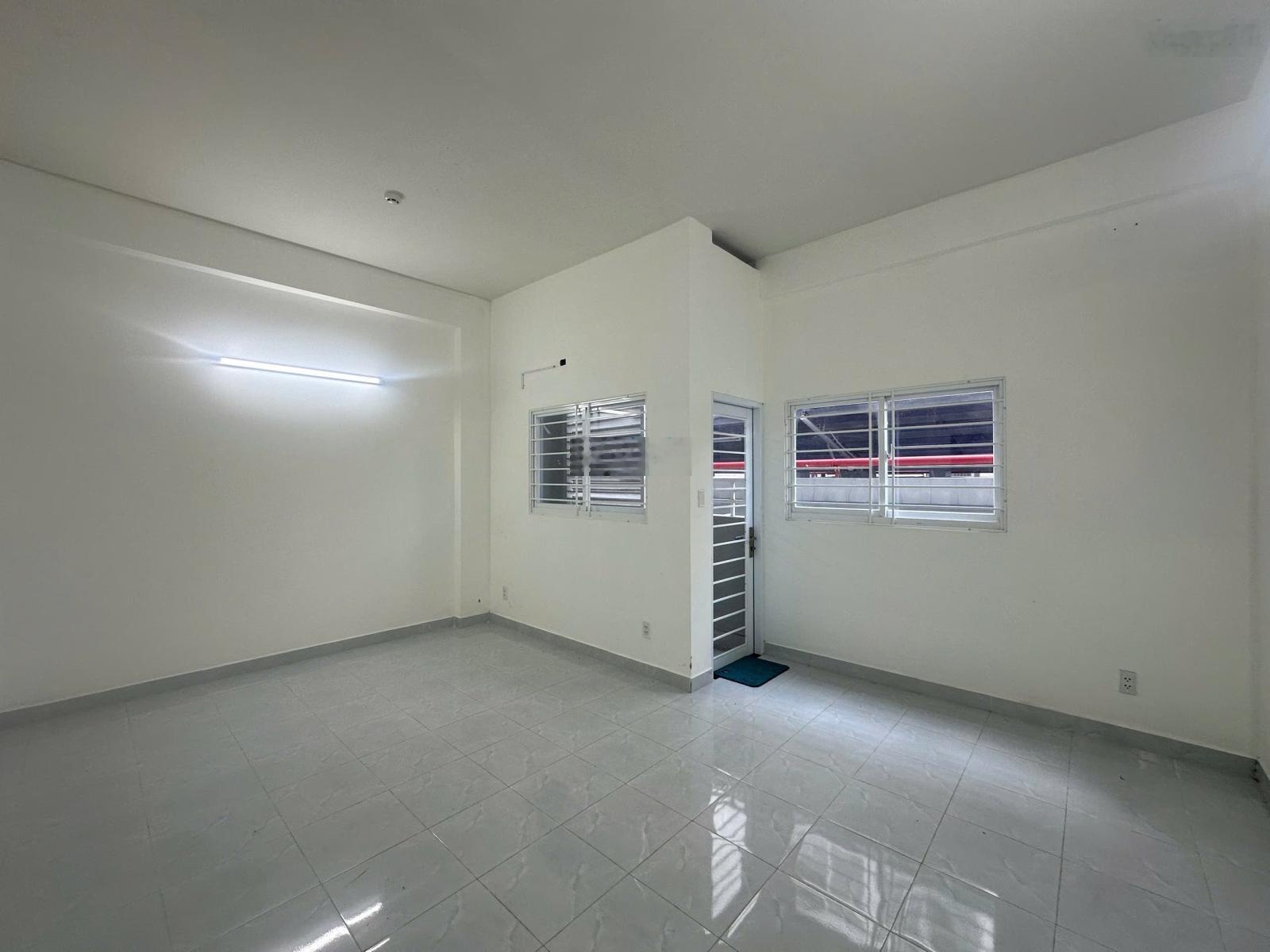 Cho thuê căn hộ tầng trệt chung cư Nam Long Hồng Phát 38,1m2 trống suốt