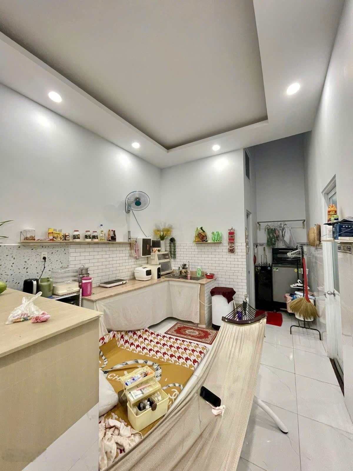 Nhà ngang khủng 7.2m sát chợ xuân thới thượng 87m giá chỉ 3.45 tỷ