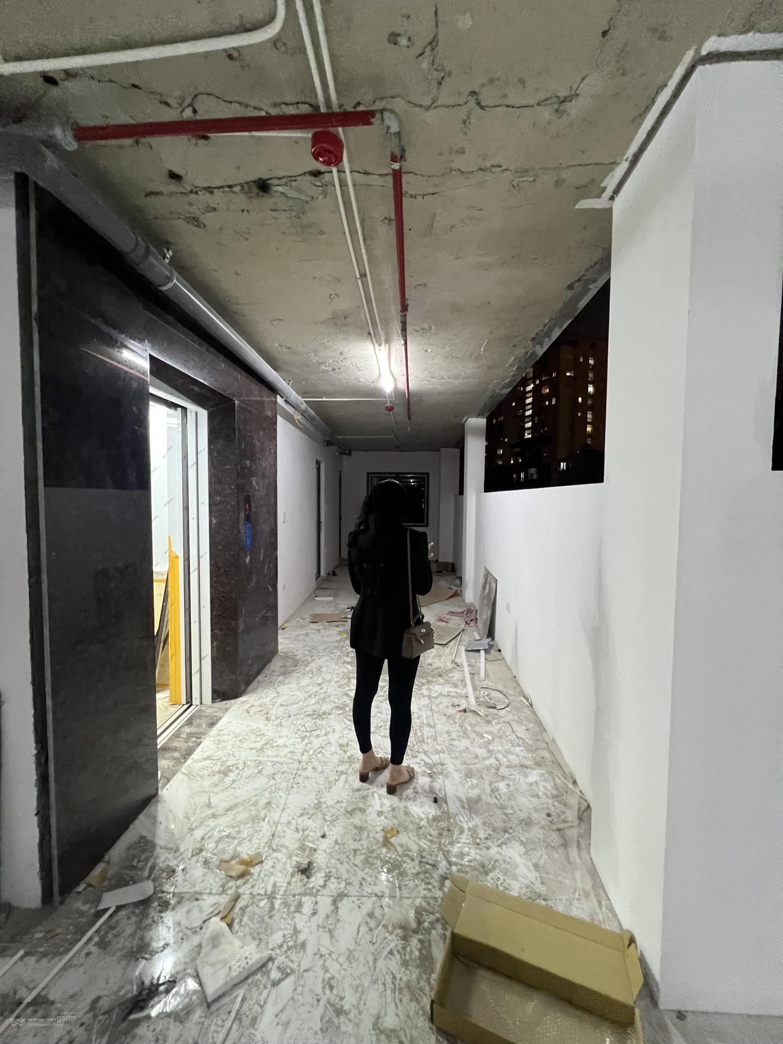 Cho thuê nhà mặt phố Khúc Thừa Dụ,Cầu Giấy DT: 115mx7T; MT 6,5m giá 170tr Kd mọi mô hình thông sàn