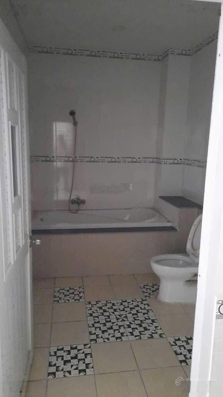 Cho thuê nhà 1 trệt 2 lầu tại trung tâm hành chính Dĩ An