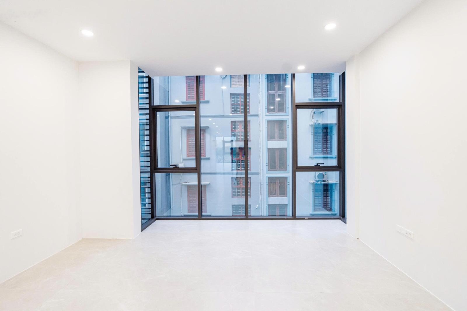 Cho Thuê Nhà Mặt Phố 150 Võ Chí Công, Tây Hồ 5 Tầng Thông Sàn, 2 Mặt Tiền, Có Thang Máy