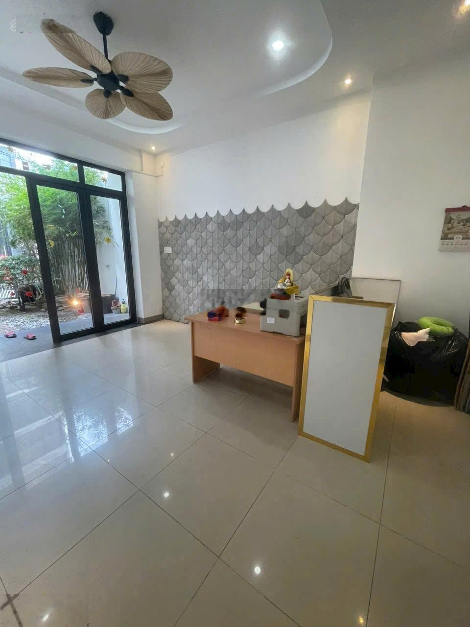 Nhà mới đẹp 3 tầng hẻm hùng vương 8met ngay ngã tư ntmk, vị trí đắc địa khu phố tây chỉ 18,5 tỷ