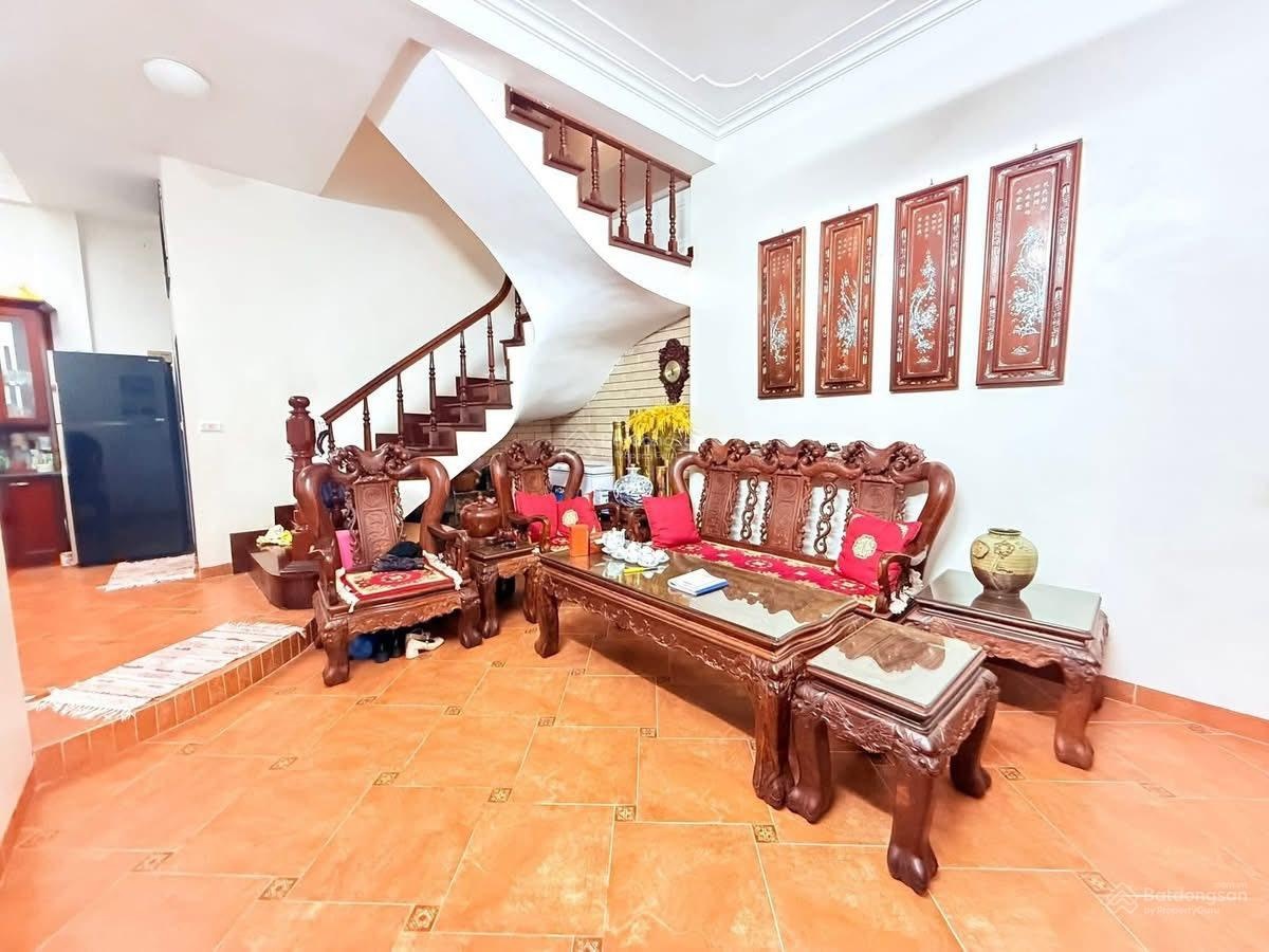 Bán nhà Phố Vĩnh Phúc - DT 70m2*5T - MT 8,5m - 16,5 tỷ ngõ to, rộng, cách 30m ra đường ô tô