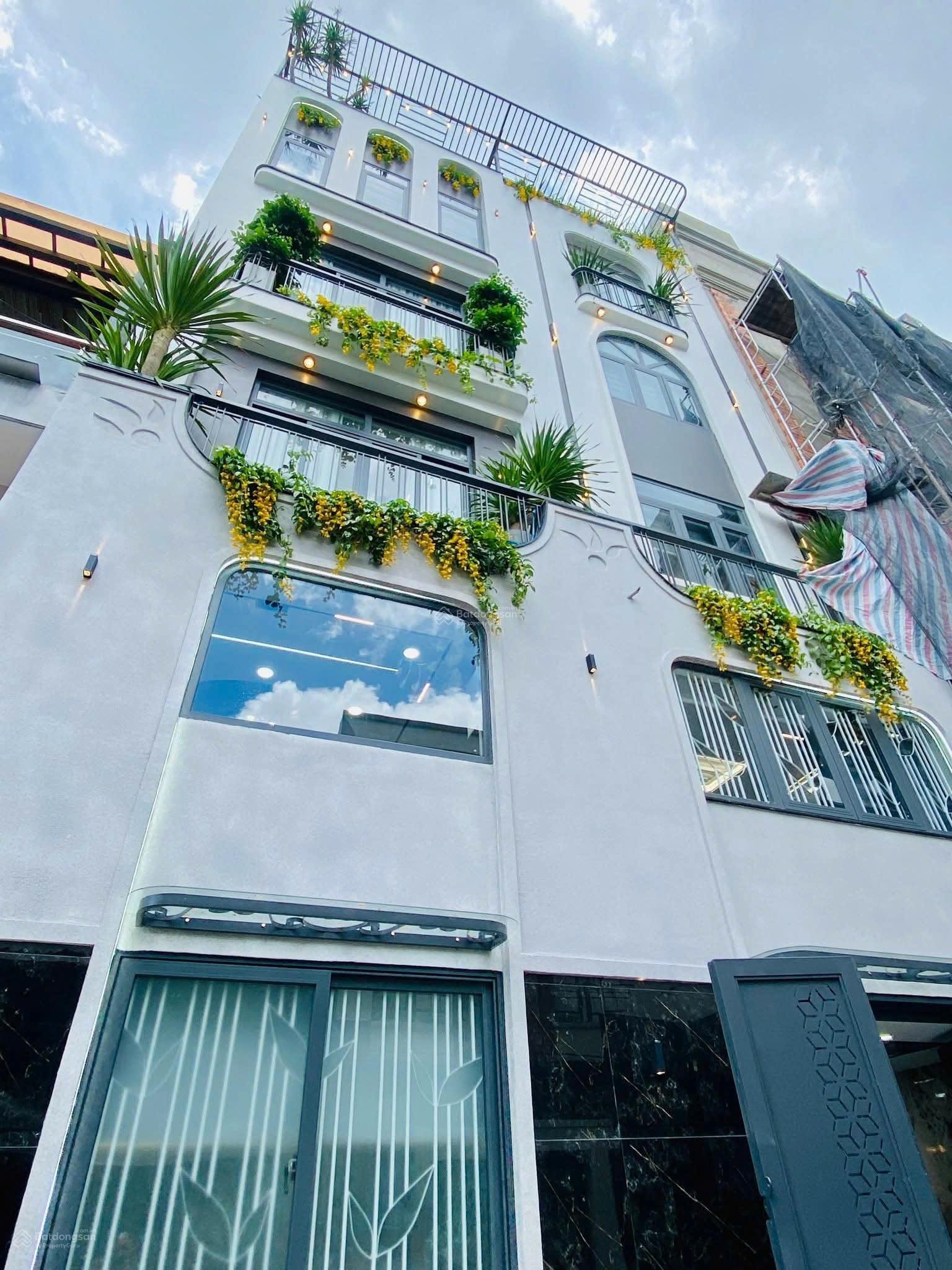 Siêu phẩm nhà phố mới xây, trệt lửng 3 lầu full nội thất hẻm xe hơi thông Nguyễn Văn Khối