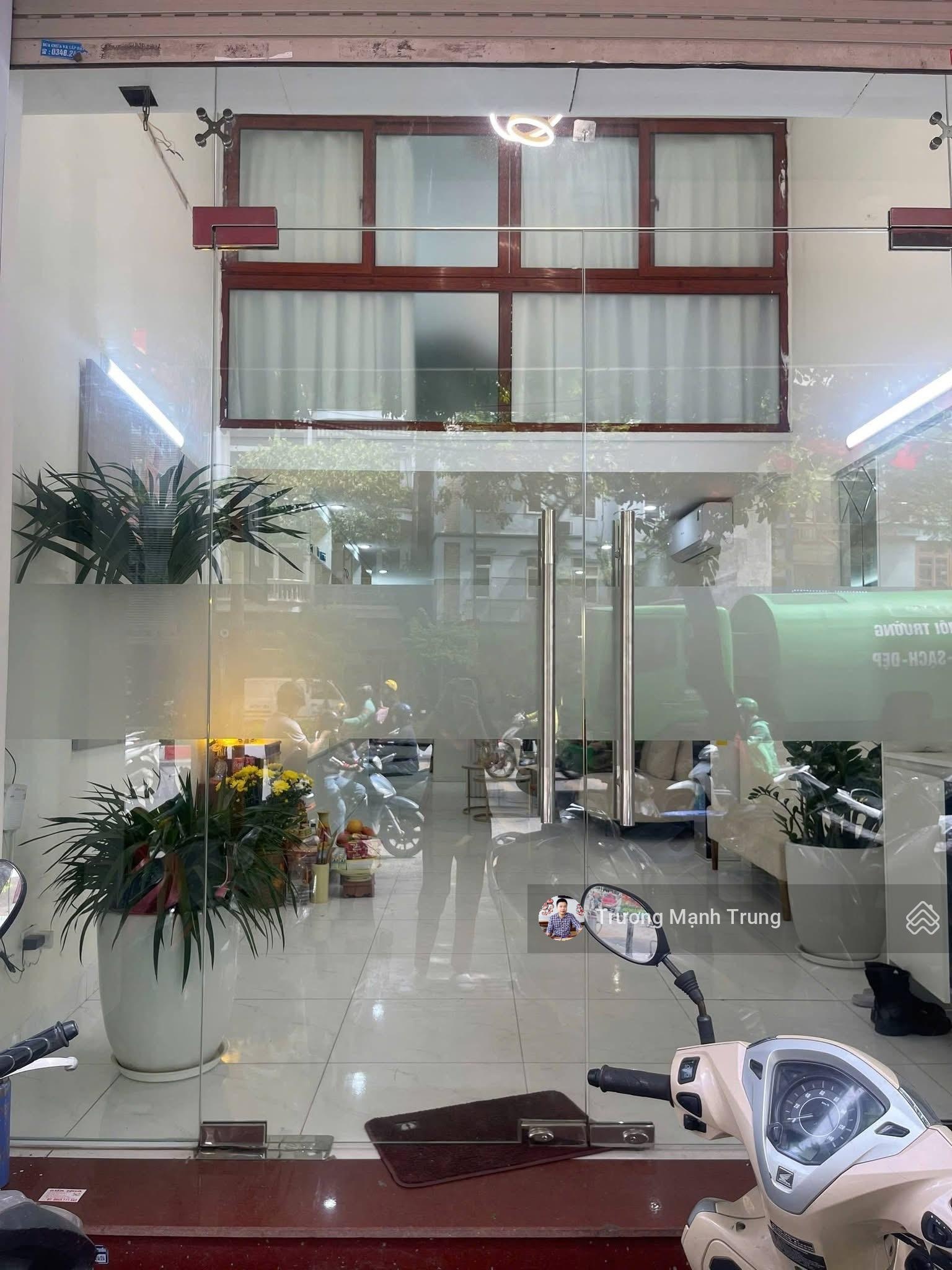 Chất! Phan Phù Tiên, 40m2, thiết kế hiện đại, vài bước chân ô tô tránh,nhà thoáng mát nhiều cây.