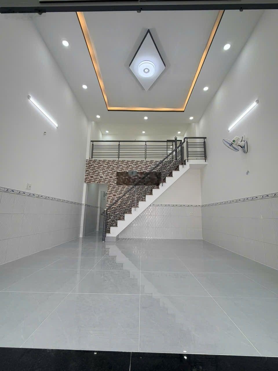 Bán nhà sổ hồng riêng gần chợ đông thạnh hóc môn