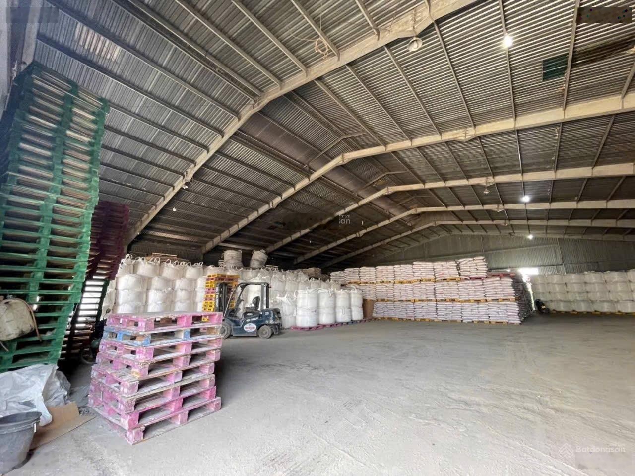 Kho xưởng 600m2 trần cao 9-12m cont đêm