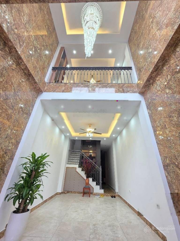 Phố hiếm Phạm Tuấn Tài- phân lô ô tô tránh- 2 thoáng- 5 tầng TM full nội thất- 61.2m2 chỉ 26.85 tỷ