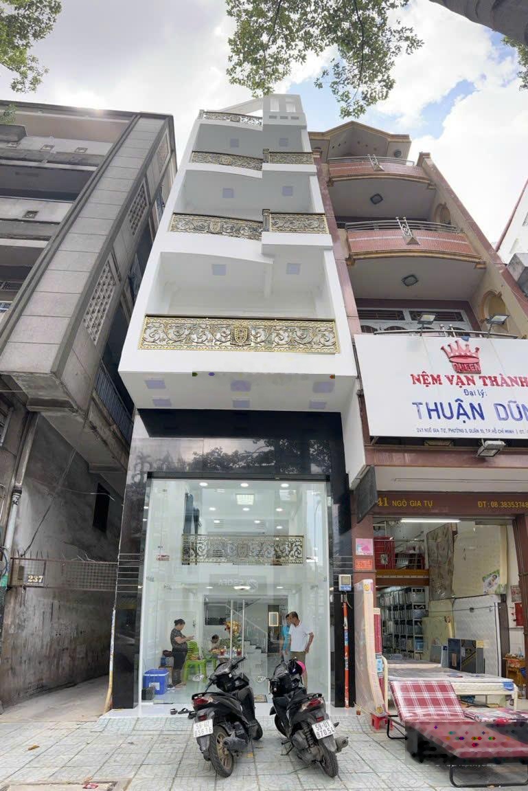 Cho thuê nhà 239 Ngô Gia Tự (DT: 4x16m 4 lầu mới đẹp) Quận 10 - giá 60 triệu