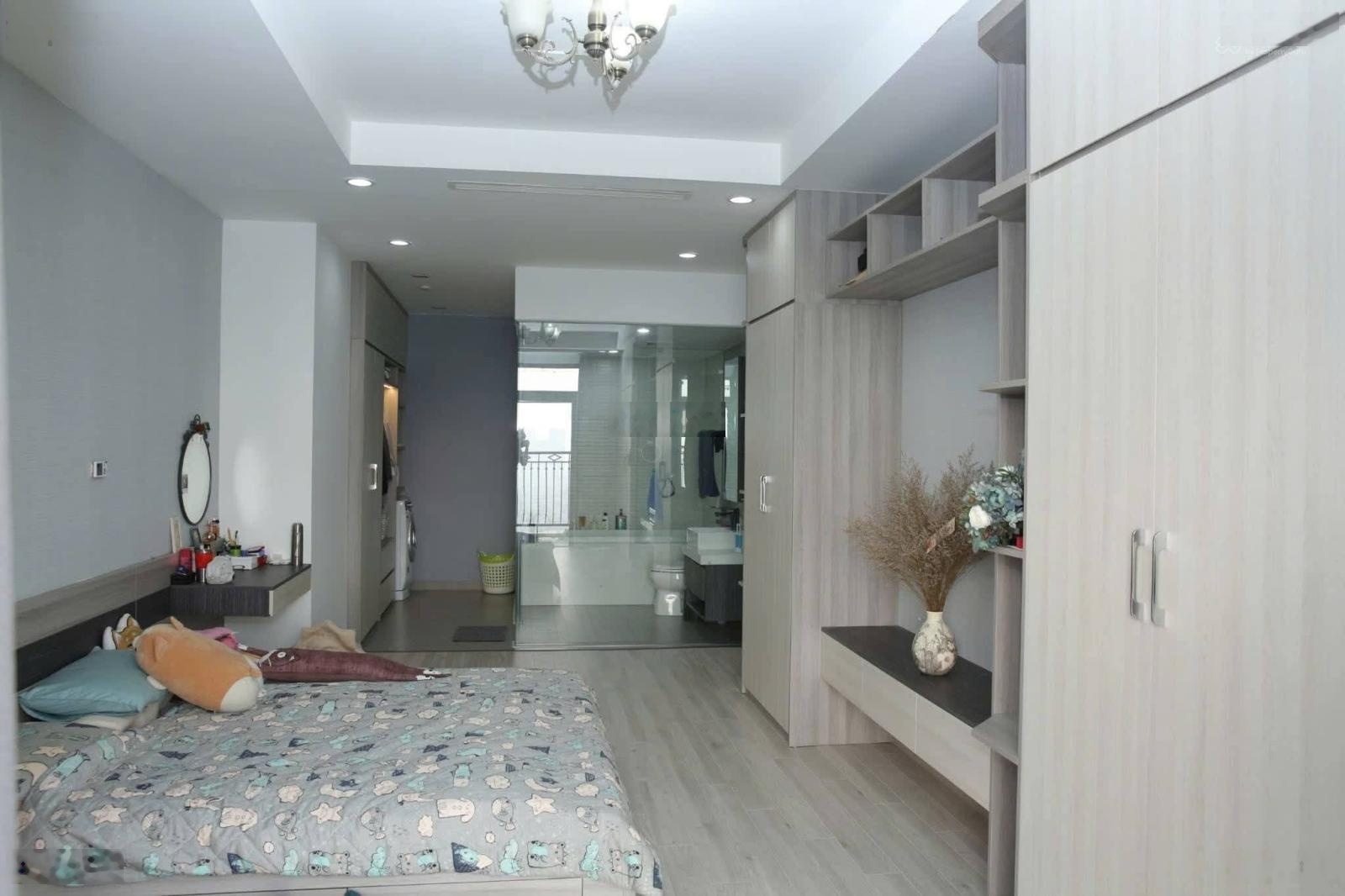 Bán gấp căn hộ Tòa R5A - Royal City. DT 133m gồm 2pn, 2wc. Full nội thất. Giá Thương lượng