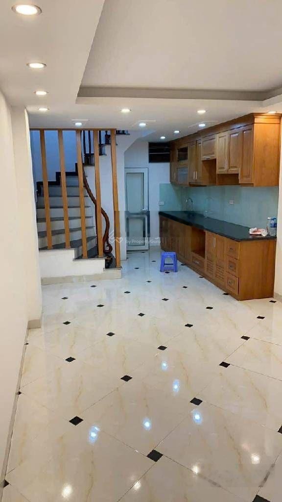 Bán gấp nhà Cầu Bươu 30m2 6tầng 5.6tỷ, chỉ vài bước ra oto tránh, ngõ nông, nhà cậu em còn rất đẹp.