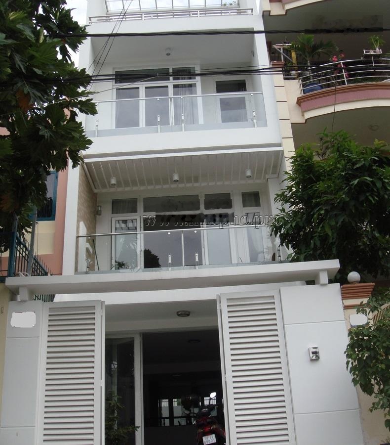 Chỉ dưới 70tr/m2 có ngay nhà 3 lầu HXH thông 8m ôtô né nhau. DT 167m2. Vị trí ngay ngã tư ÂC-LLQ