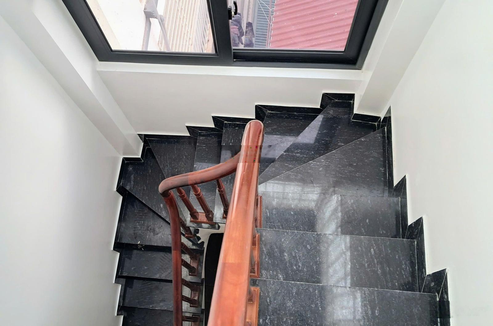 Bán nhà phố Nguyễn Khuyến Hà Đông, kinh doanh ô tô ngủ trong nhà, 65m2 5 tầng, giá 13 ty.