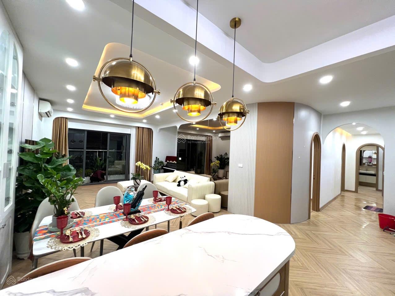 Chính chủ em bán căn hộ 4PN tòa HPC Landmark 105 giá 8,45 tỷ. LH 0914664189