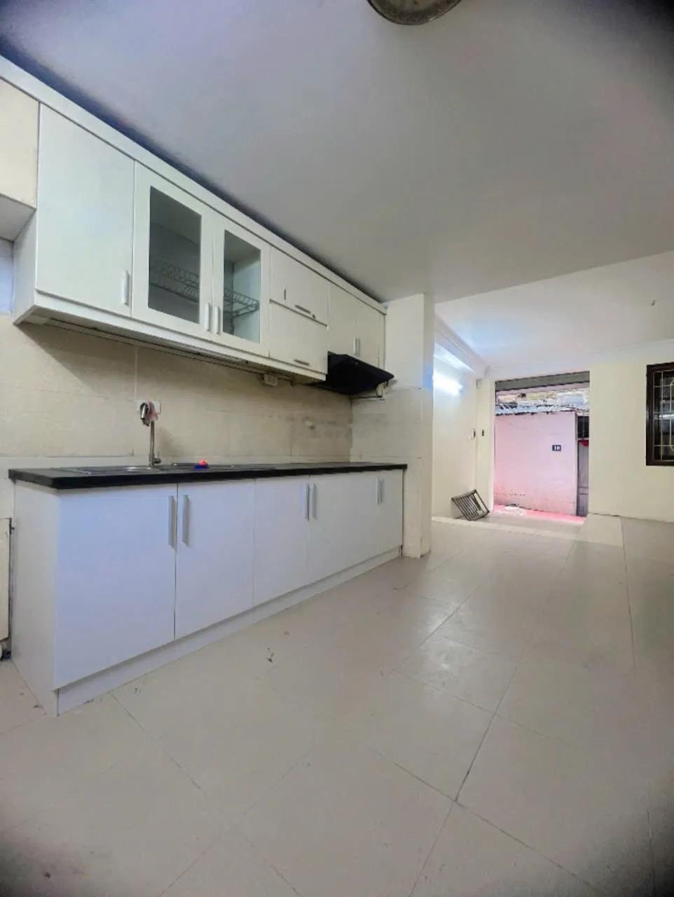 Cc bán nhà vạn phúc, dt 40m2 hơn 9 tỷ, vị trí đẹp thẳng 30m ra phố, mt 5m sẵn ô chờ thang máy