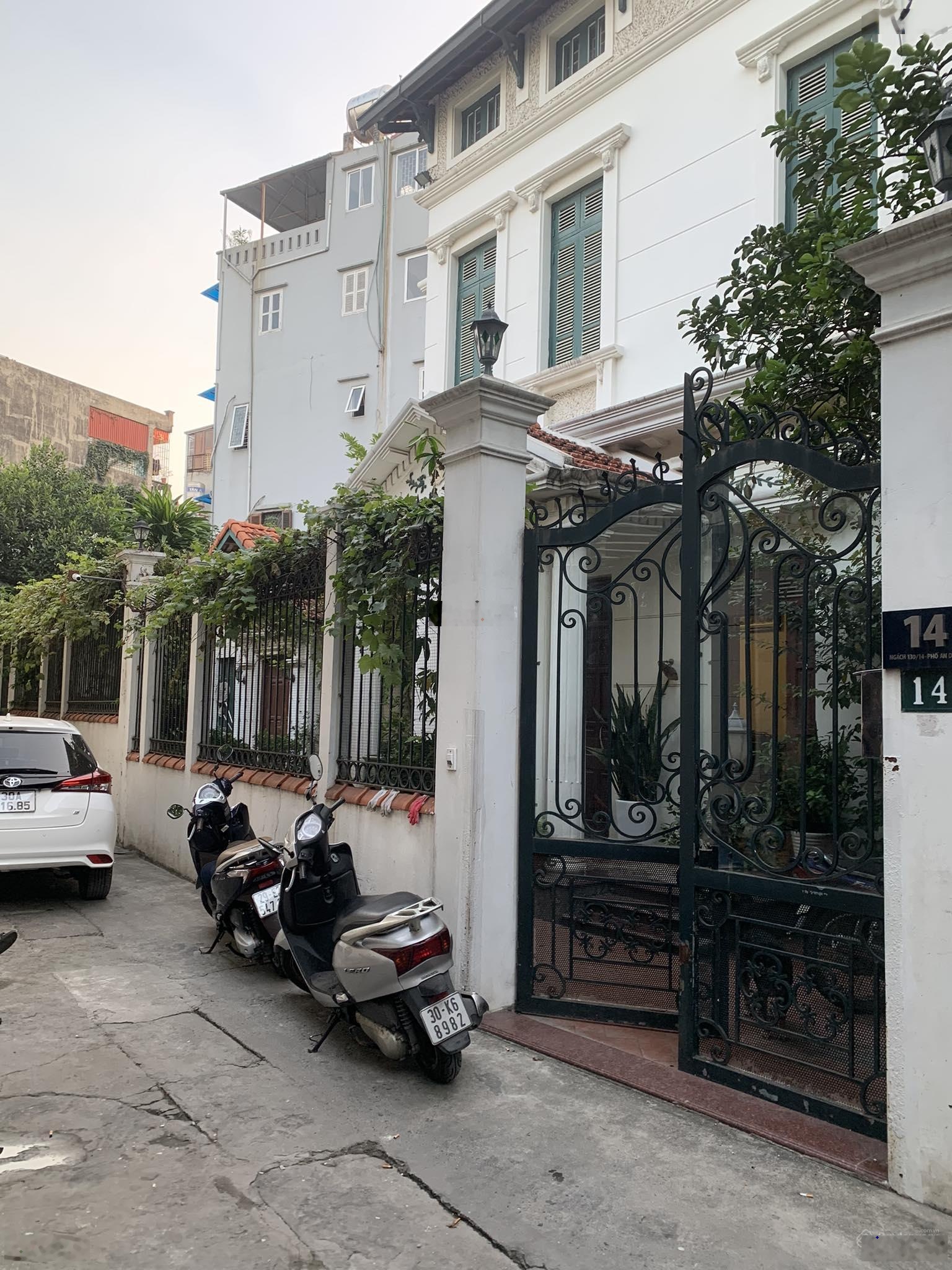 Bán biệt thự MP Bắc Cầu Long Biên 360m2 chỉ 45 tỷ gara ô tô MT 12m vườn cây ao cá ở và kinh doanh