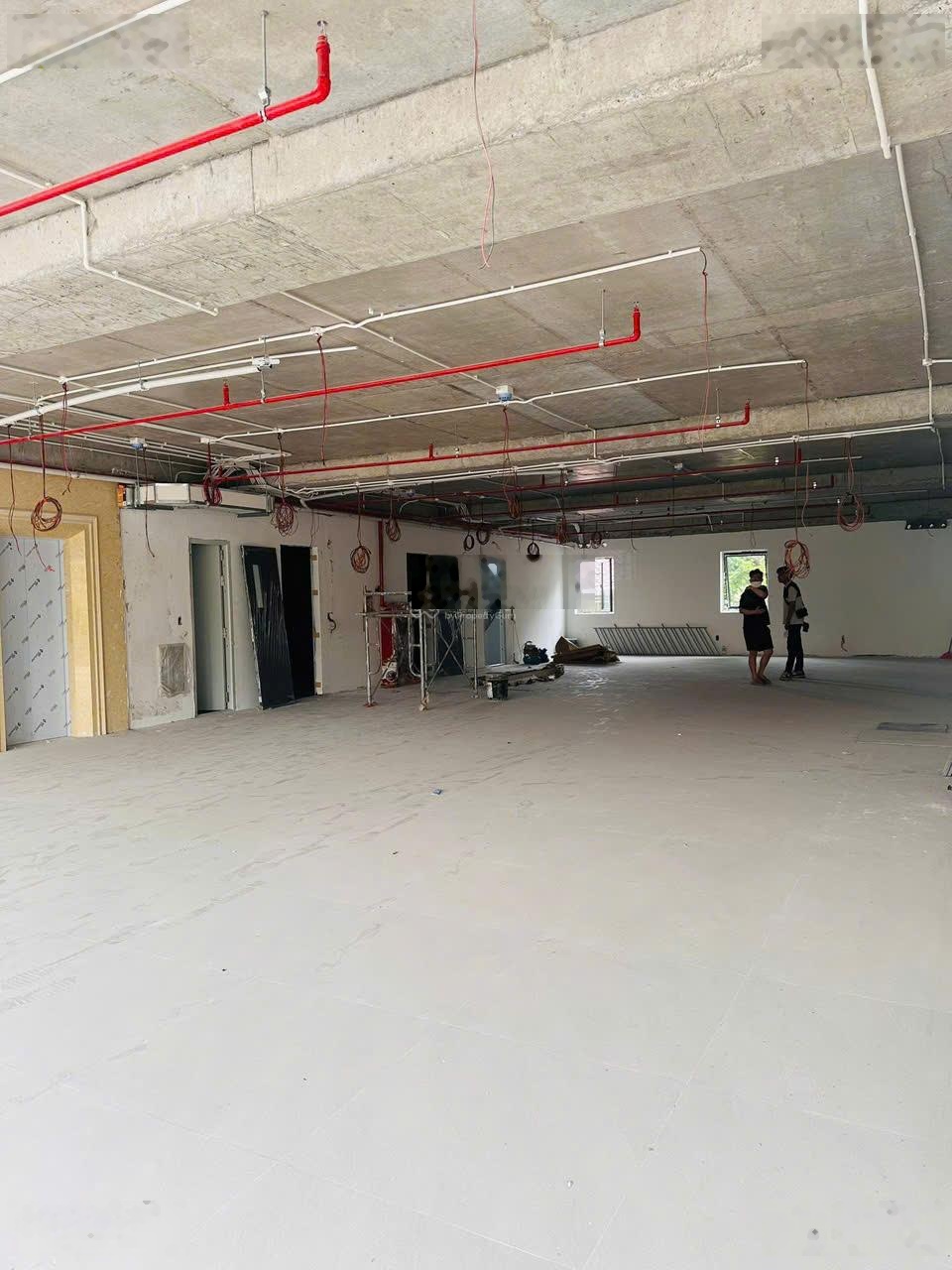 Cho thuê sàn tòa nhà trung tâm thành phố - vị trí đẹp - có hầm để xe - 200m2/1 sàn vuông