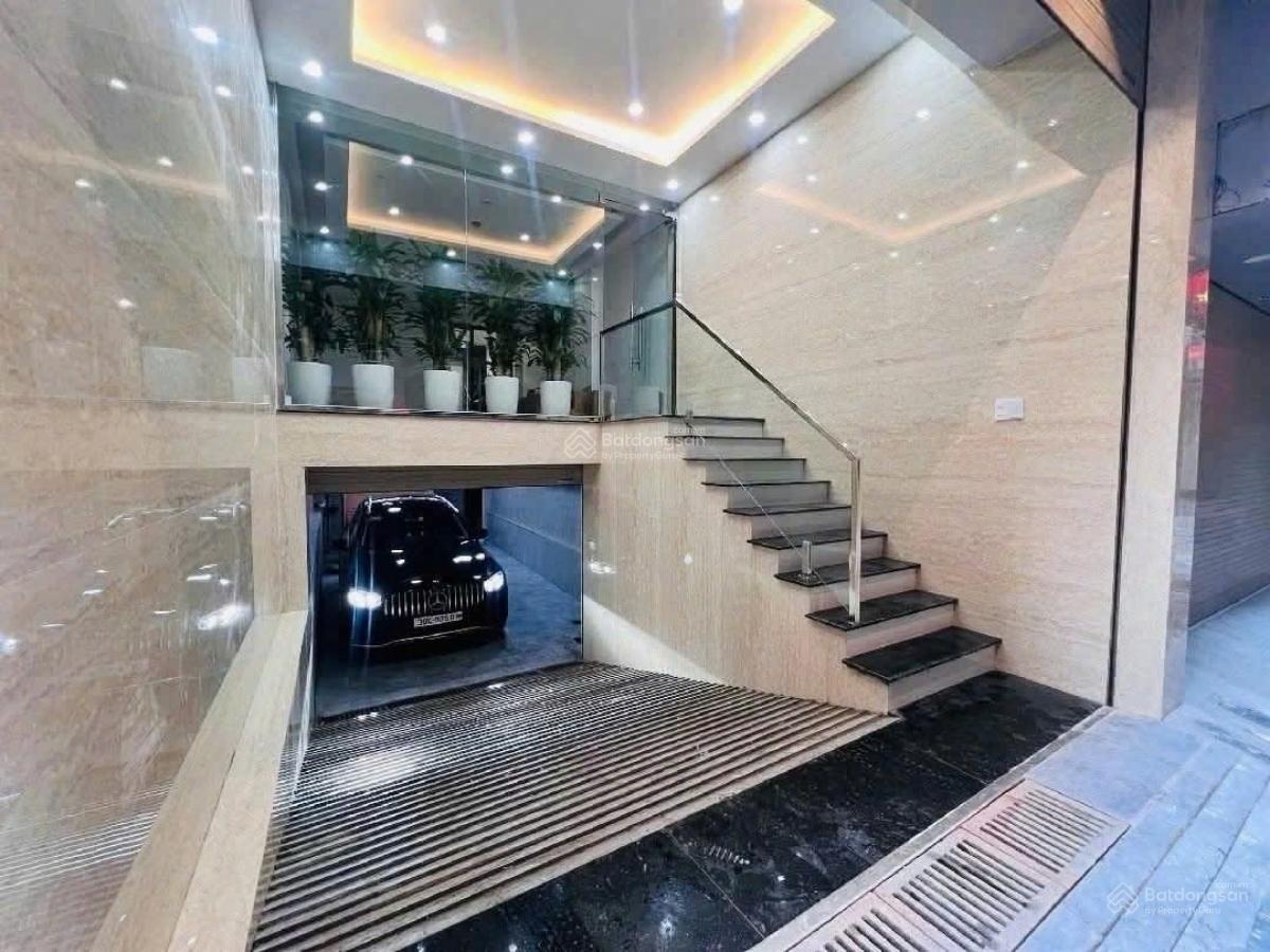 Hàng hiếm Cầu Giấy, phân lô oto tránh, ngõ thông, 73m2, 8 tầng thang máy, 4,5m mặt tiền, 34,8 tỷ