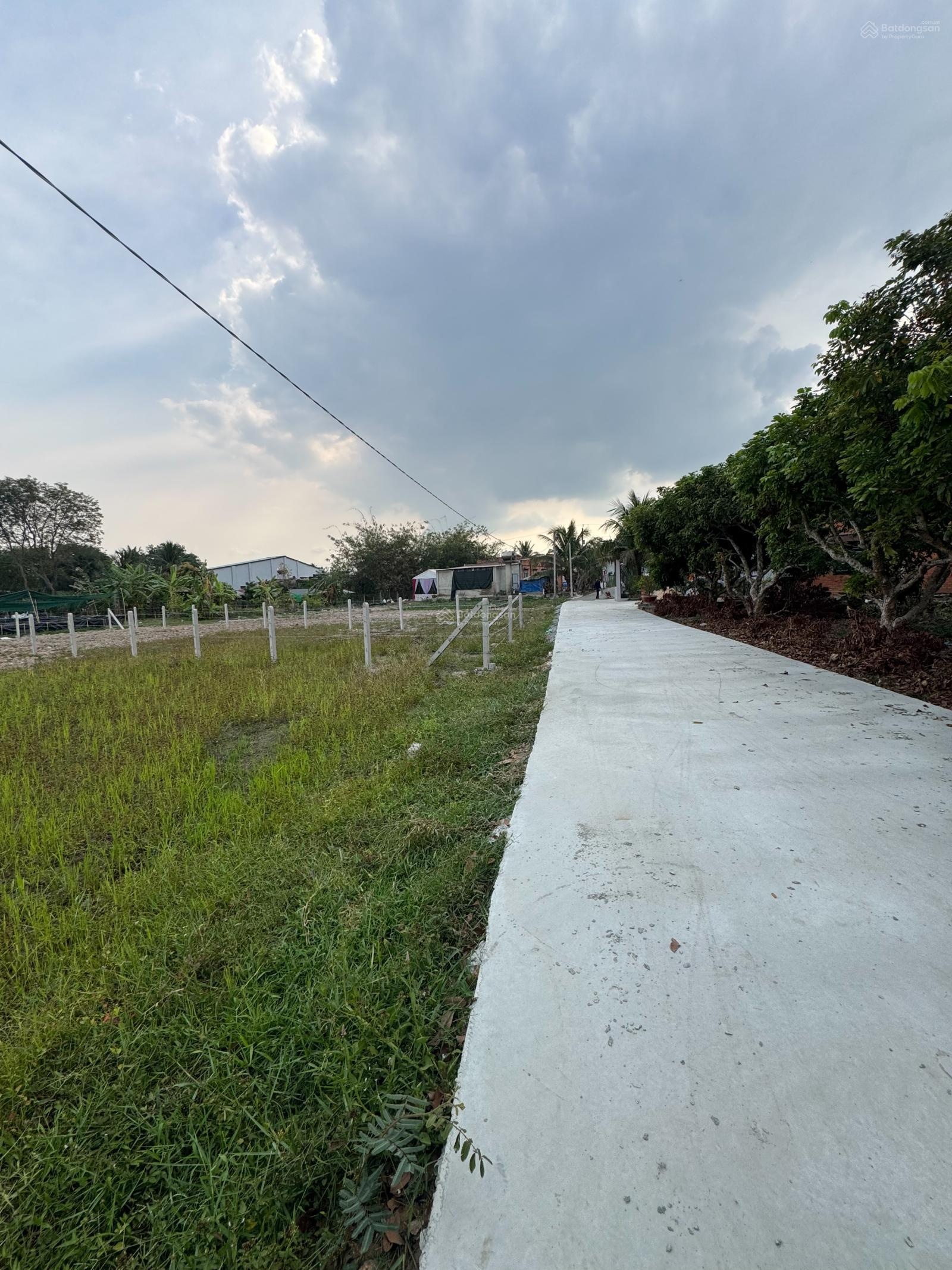 150m2 thổ cư đường bê tông. Dân đông. gần ủy ban. 3xx tr