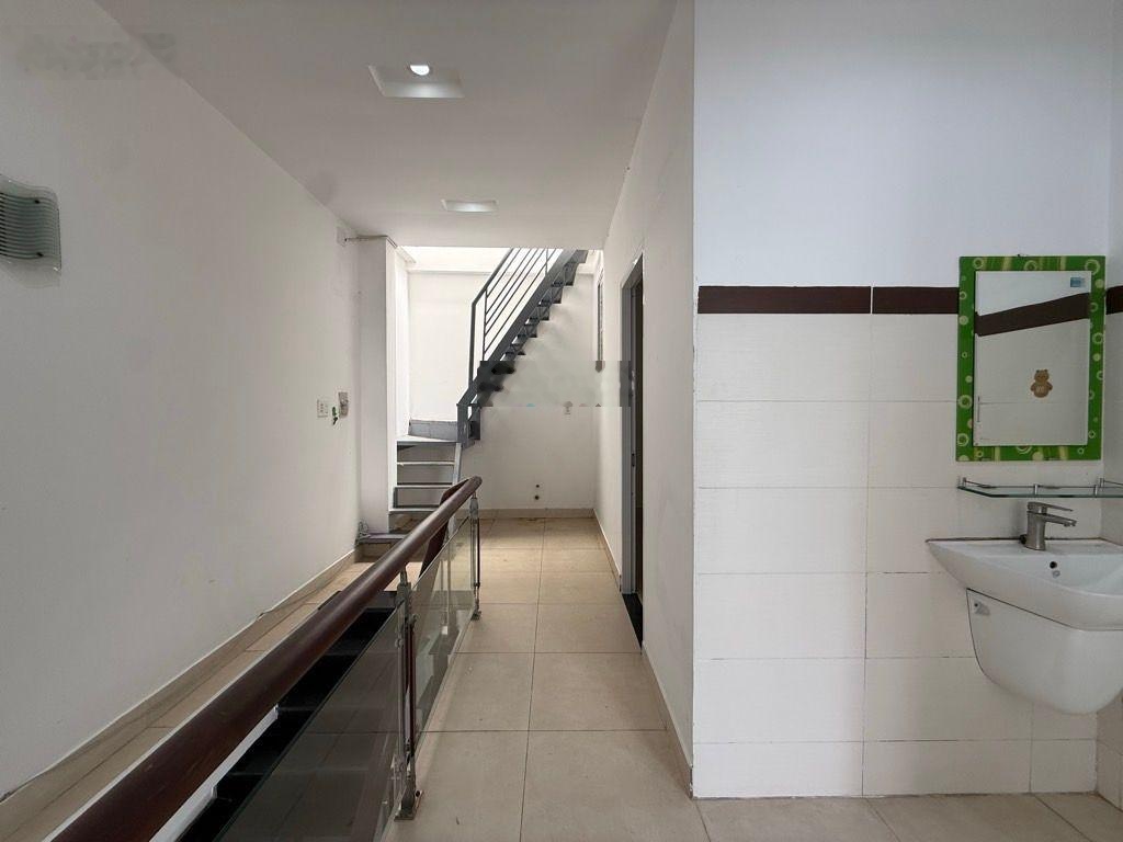 Siêu phẩm, cao cấp kế kdc sông đà, hbc, thủ đức, 66m(6*11), 3 tầng, giá nhỉnh 8 tỷ.