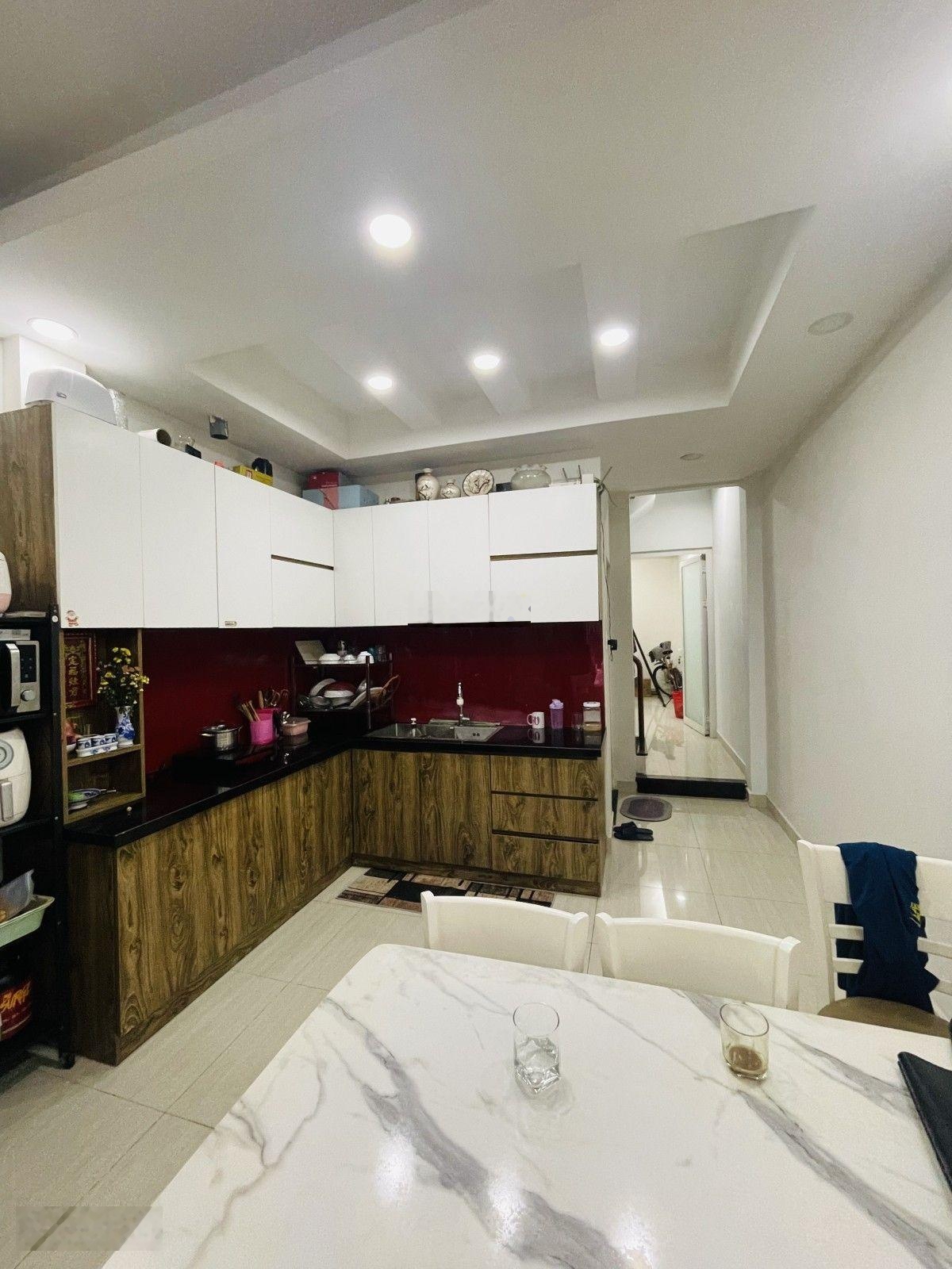 Hơn 8 tỷ Xe hơi vào nhà CMT8, P5 Tân Bình