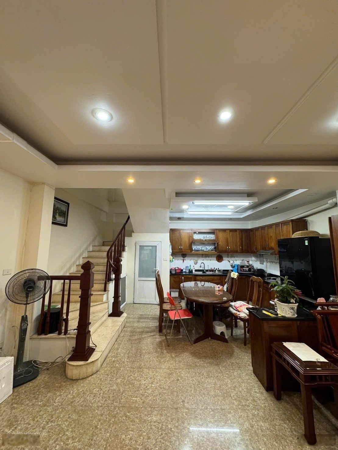 Phân lô phương mai - trung tâm quận đống đa - 20m ra phố - ô tô đỗ cửa - full nội thất đẹp - ở lu