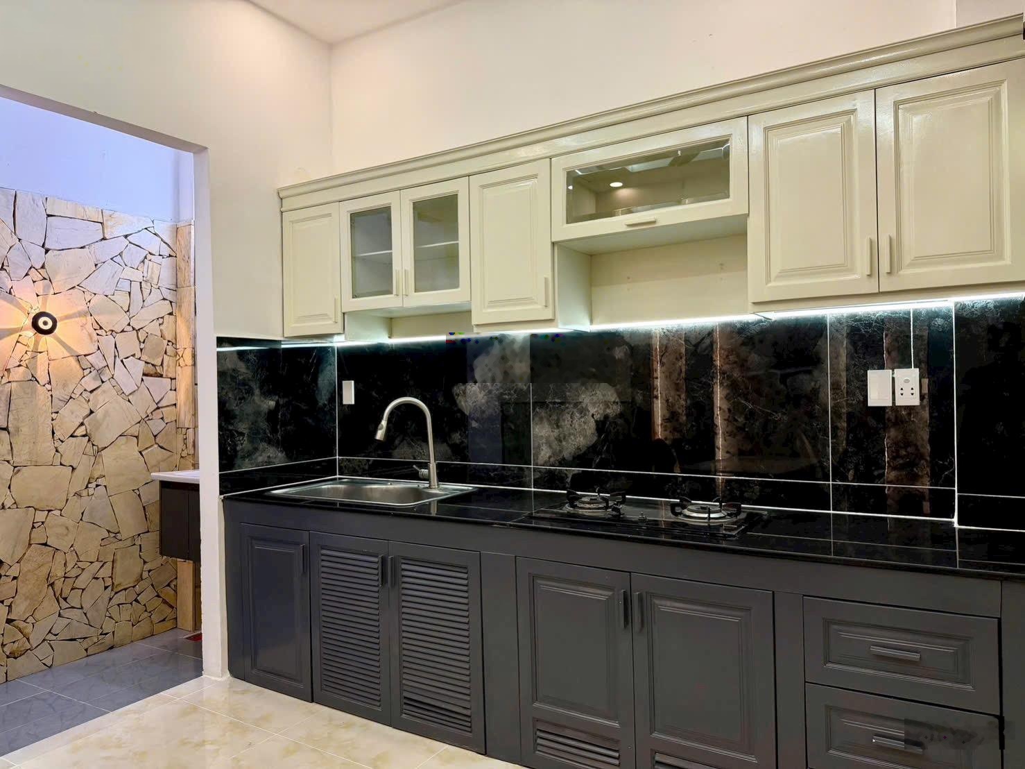 Cần bán nhà Thạnh lộc ngay ngã tư ga Dt 4,3x13,5m 2 phòng ngủ 3wc