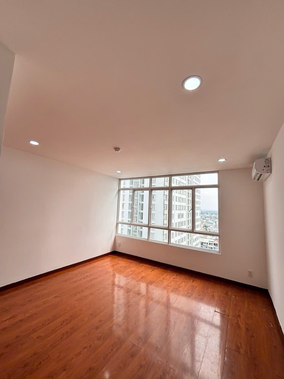 Cho Thuê Căn Hộ Duplex Thông Tầng CC GIAI VIỆT. DT 230M2. Tiện Ích Đầy Đủ - Kết Nối Nhanh Trung Tâm