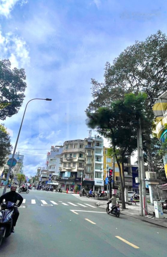 Tòa nhà cần cho thuê MT Trần Đình Xu Quận 1 - 8.5x21m hầm 8 lầu gía 300tr