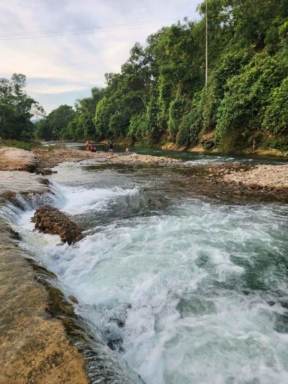 Chính chủ cần bán 10.000m2 có 600m2 đất ở, view suối.
