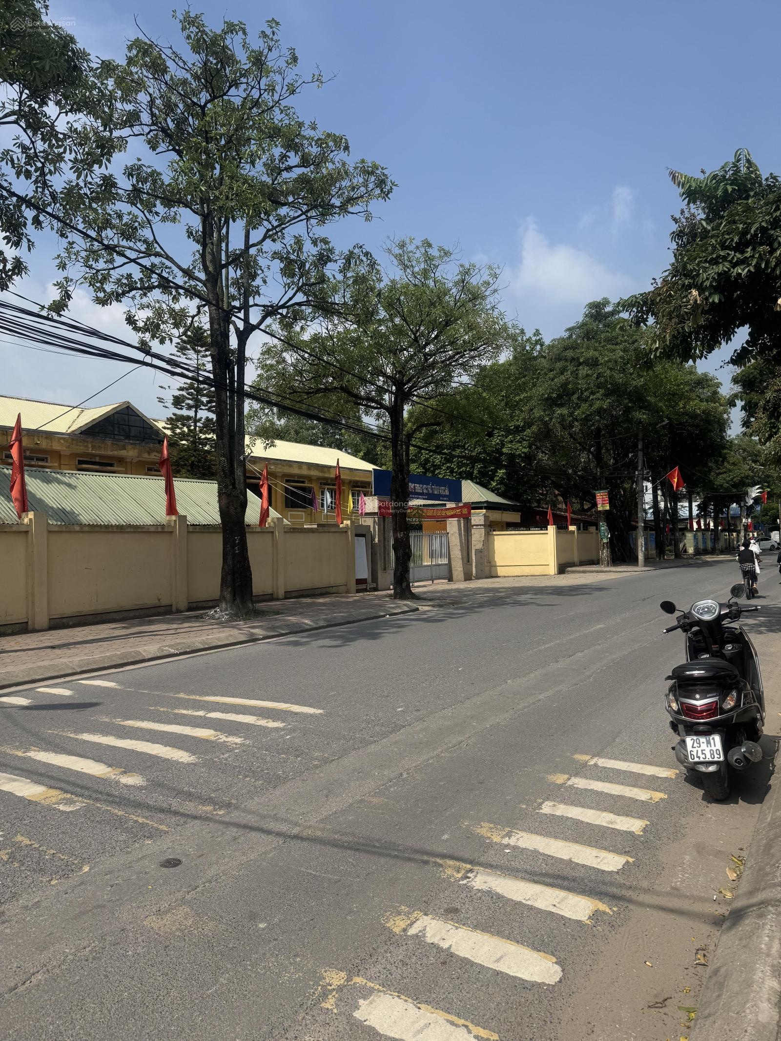 Cần bán căn nhà cấp 4 DT57m Ngọc Hồi giá 5.35 tỷ. Cách trục chính 50m oto cách nhà 10m