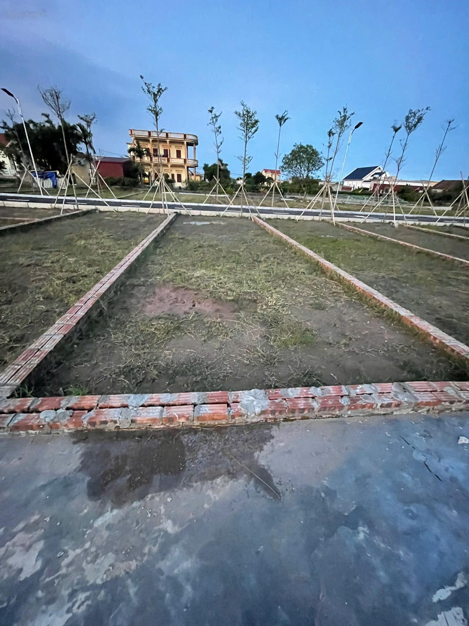 Đất thổ cư 100m2 sẵn sổ đỏ sang tên, giá rẻ nhất thị trường, TT Quất Lâm