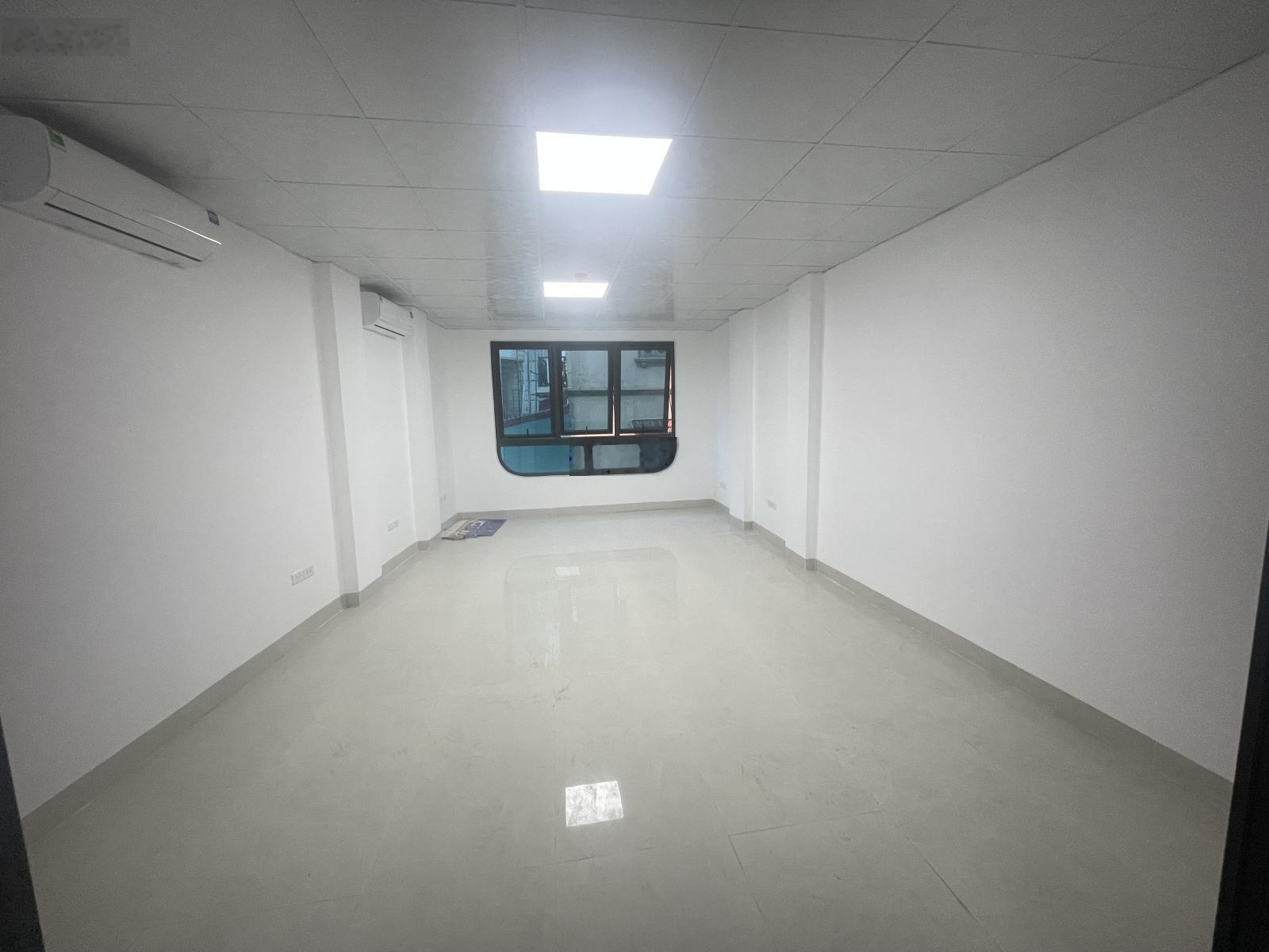 Cho thuê văn phòng 45m2 đường Thiên Hiền giá 5tr5/th