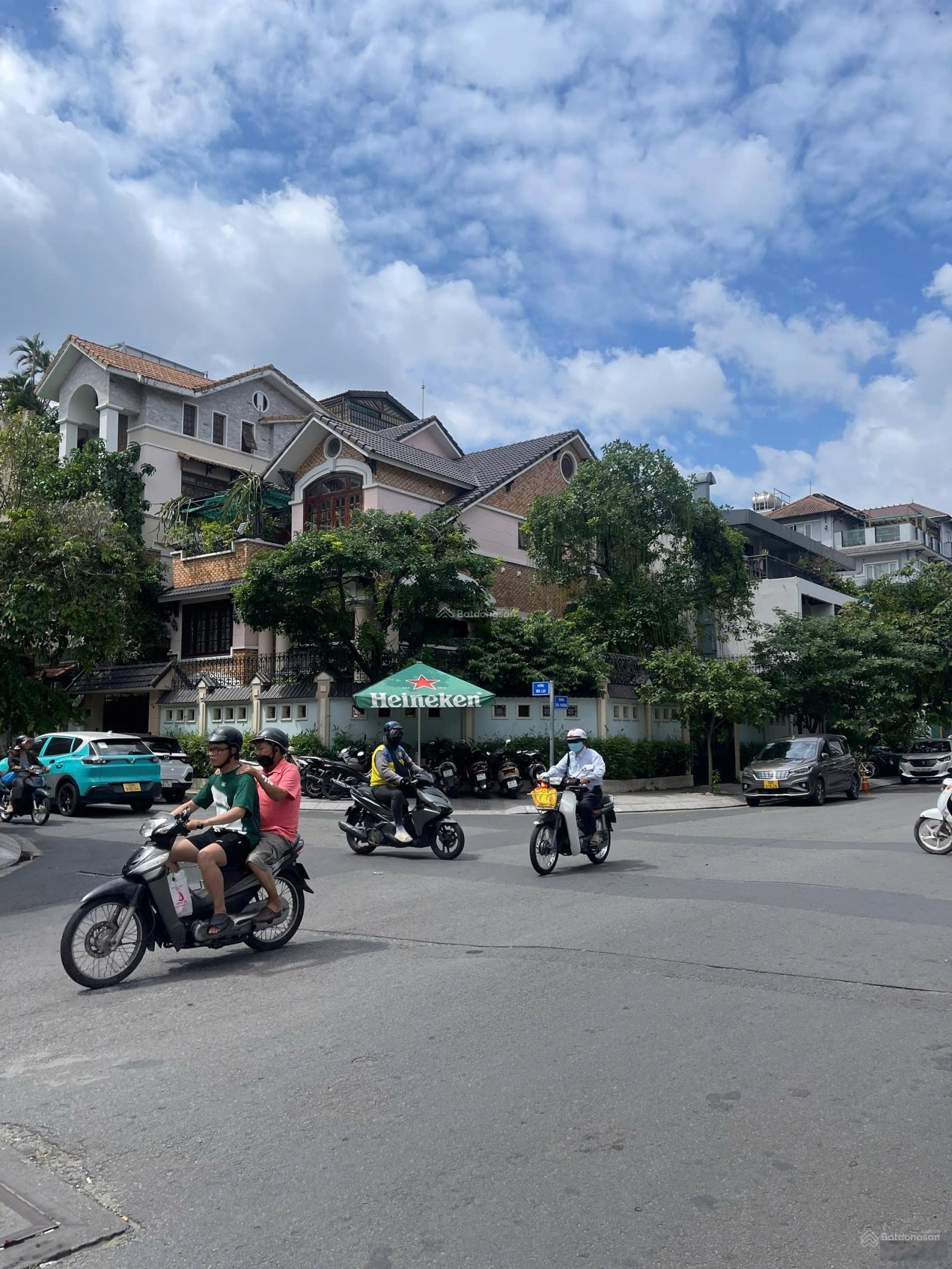 Ngay góc MT Huỳnh Tịnh Của, Quận 3 (14x15m) hầm 2 lầu HĐT 75 tr/th