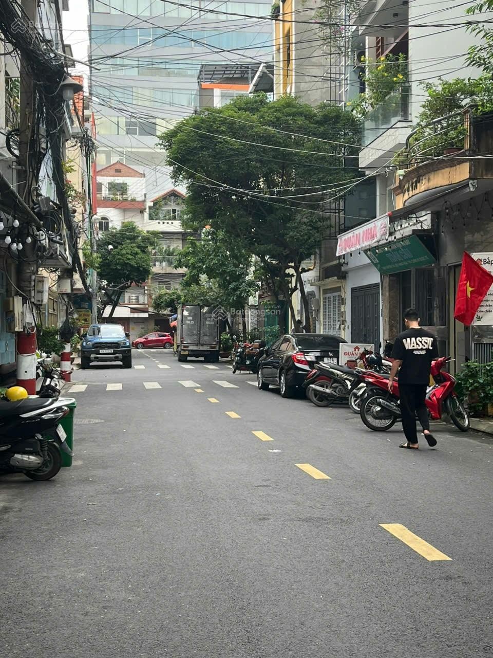 Giảm mạnh 500tr bán nhà 3 tầng xe hơi vào nhà HXH 6m, P.4, Ngay khu Vip sân bay gần nhà ga T1, T3