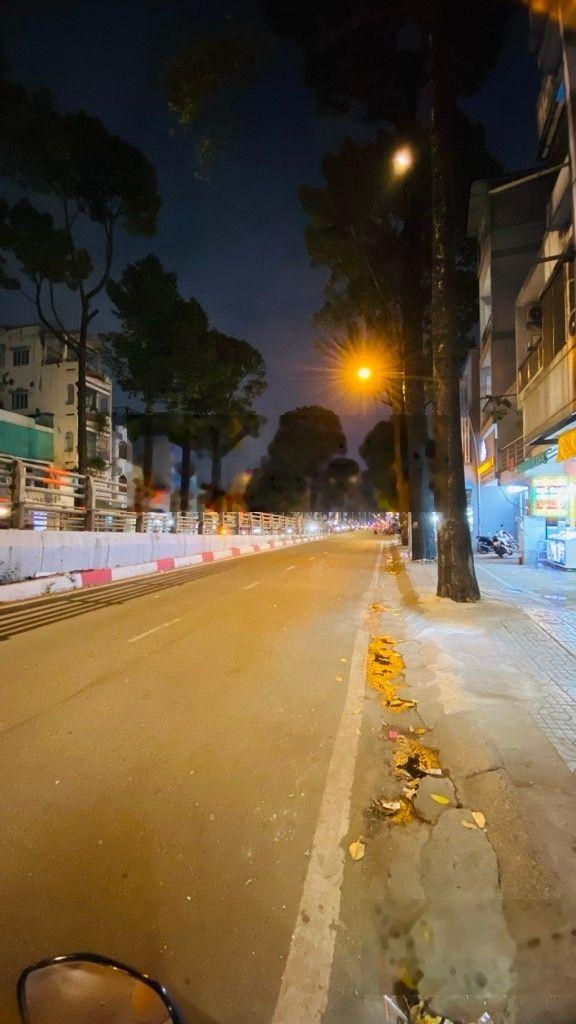 Ngay Ông Ích Khiêm - Q. 11 - 2 tầng - cách 10m ra mặt tiền - gần CV Đầm Sen