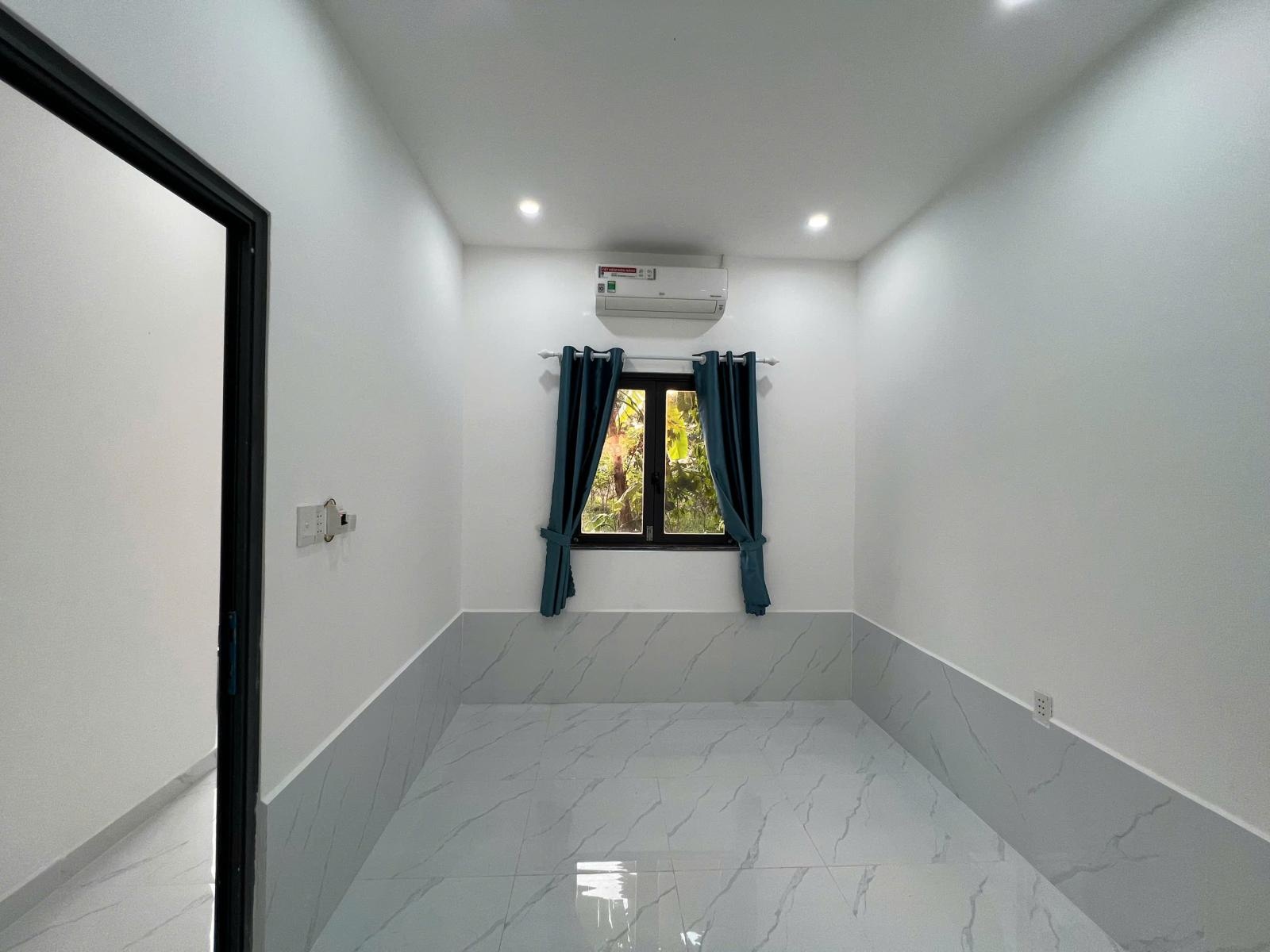 Bán căn 2 tầng, 2 mặt thoáng, đã hoàn thiện 3PN, 2WC, trục đường thông dài, dân cư ở đông, sổ hồng