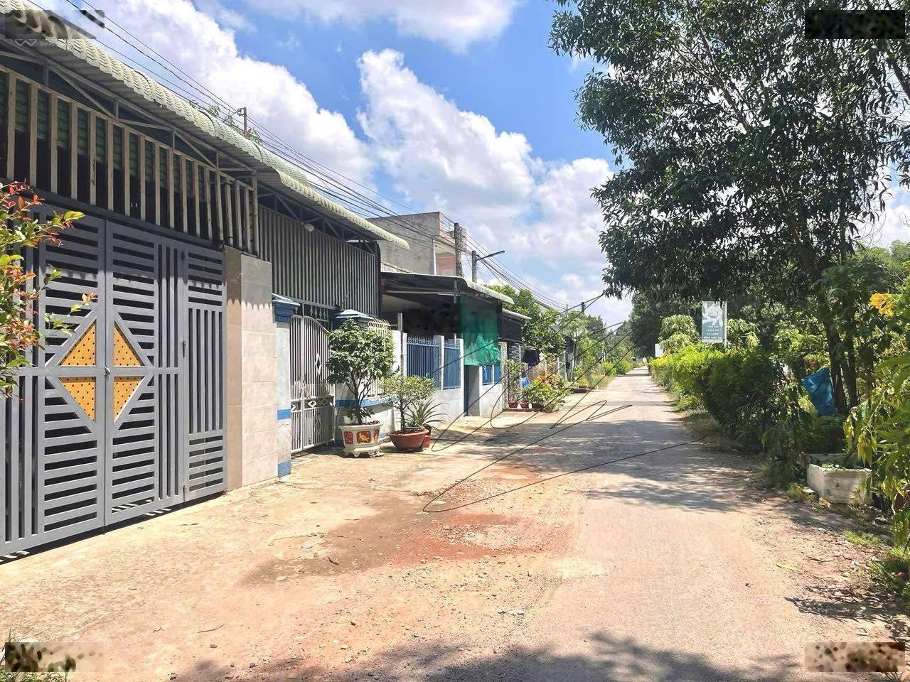 Bán đất ấp Tân Hiệp 1, Diện tích 10x23m2, Sổ thổ cư 80m2. Giá bán 2tỷ550 triệu đồng